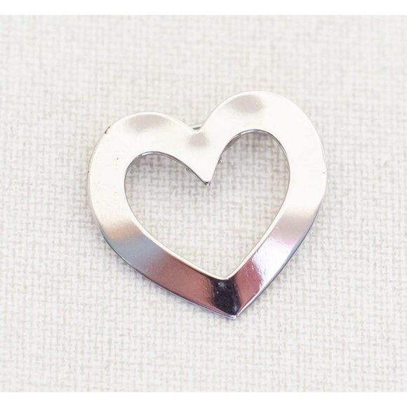 Vintage Open Heart Brooch in Silver Tone - A13 - Picture 1 of 2